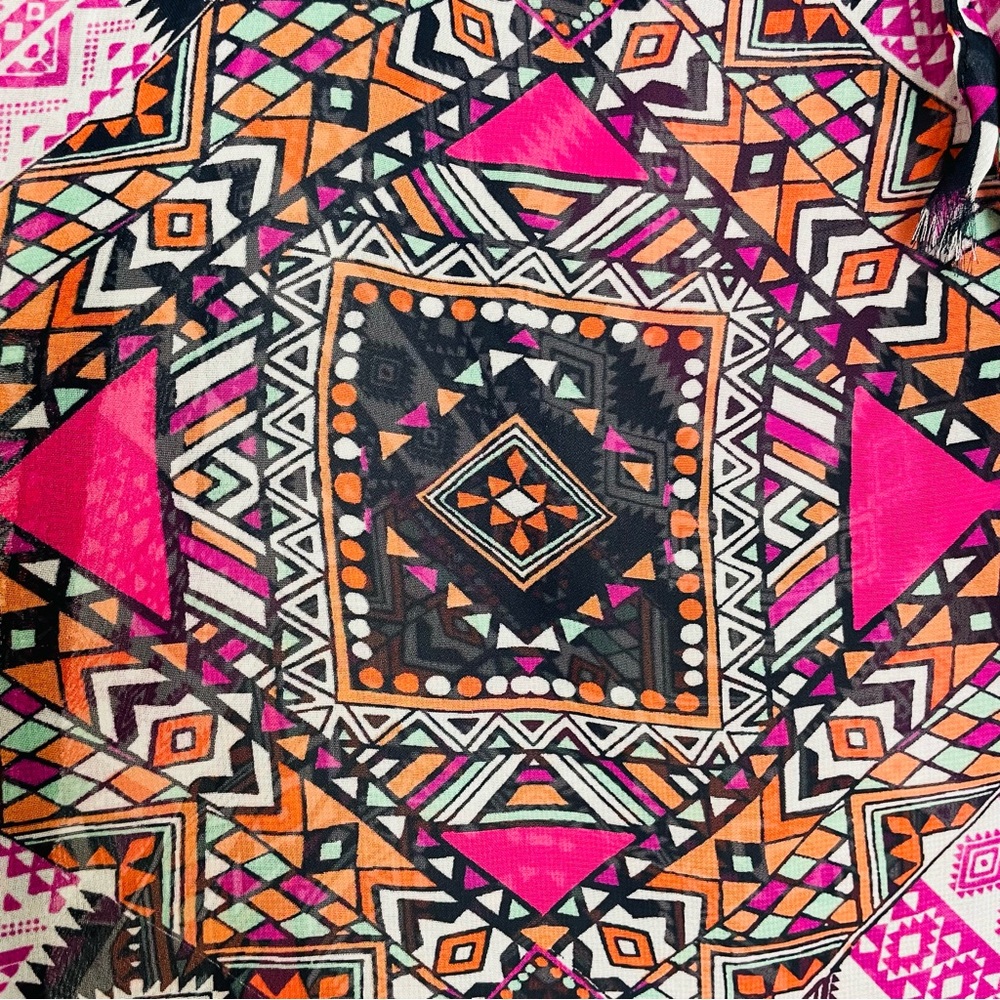 100% polyester. - Picture 6 of 6